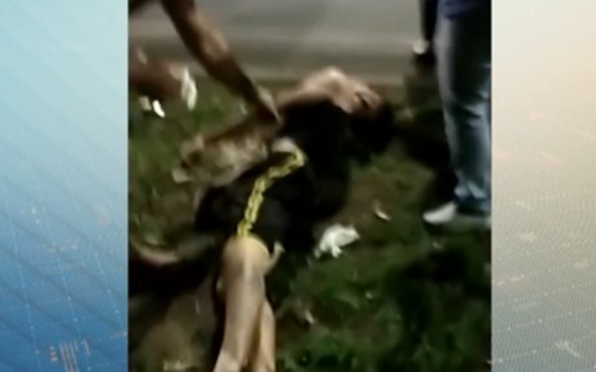 A vítima ficou aguardando socorro no local do acidente - Reprodução