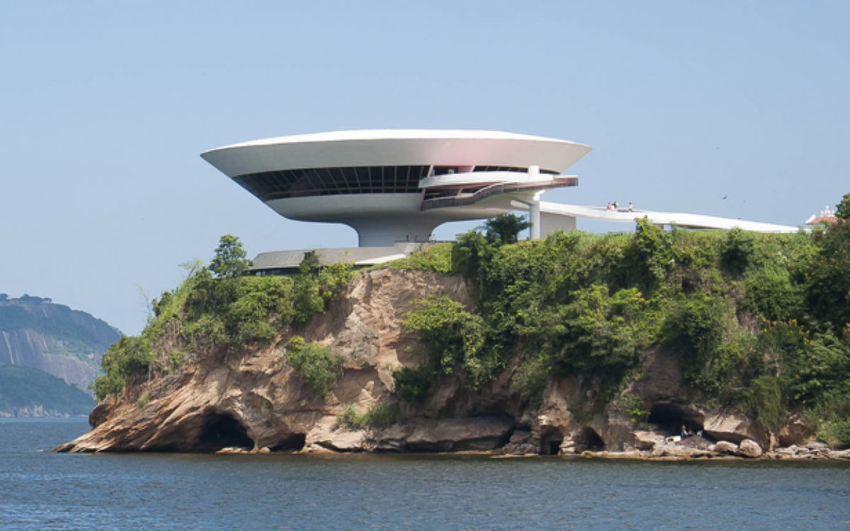 Em Niter&oacute;i est&aacute; aquele que &eacute; considerado uma das maravilhas arquitet&ocirc;nicas mundiais: o MAC  - Imagem Internet