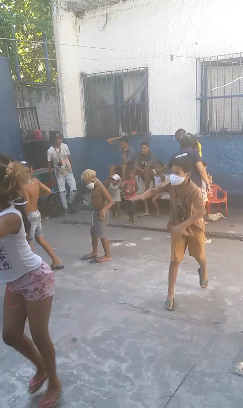 Crianças que ocupam o prédio participam do projeto social - Arquivo pessoal