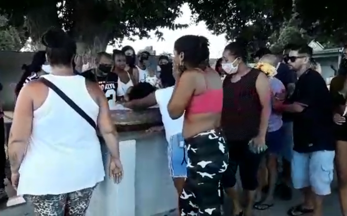 Sepultamento Liliane Rodrigues da Costa, de 23 anos, morta durante um tiroteio na comunidade da Serrinha, em Madureira - Reprodução