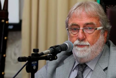 Prefeito de Nilópolis é enterrado em cerimônia com poucos parentes