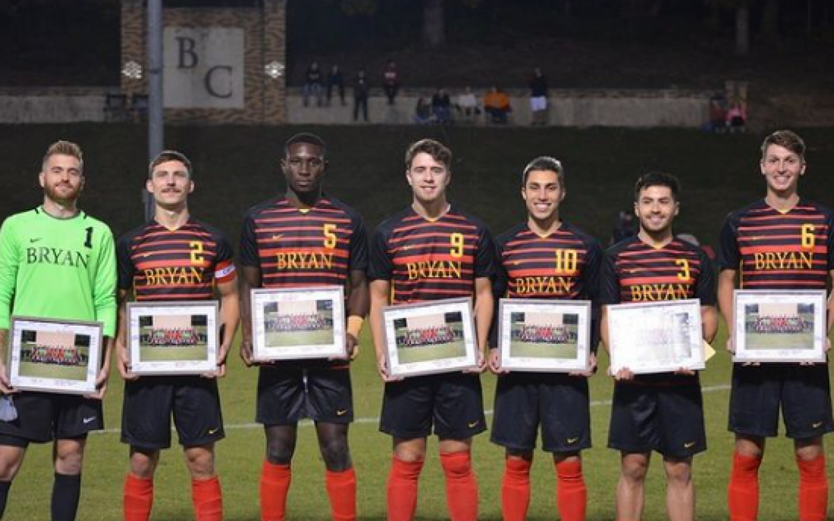 João Paulo Pinheiro (Camisa 10), junto com o time da Bryan College, nos EUA