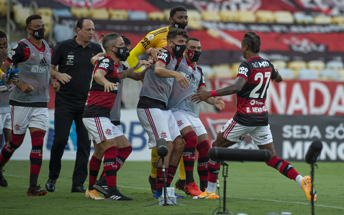 Partida entre as equipes de Flamengo e Bahia, v&aacute;lida pela vig&eacute;sima sexta rodada do Campeonato Brasileiro 2020, realizada no est&aacute;dio do Maracan&atilde;, Zona Norte do Rio, neste domingo (20). 