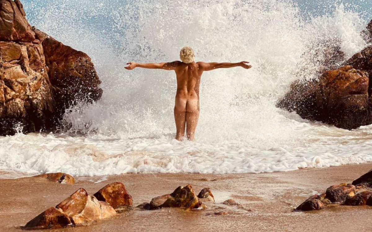 Silvero Pereira posta foto nu