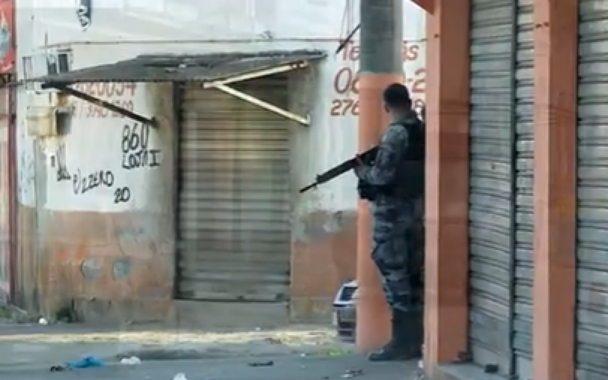 Polícia faz operação na comunidade do Castelar, em Belford Roxo - Reprodução / Tv Globo