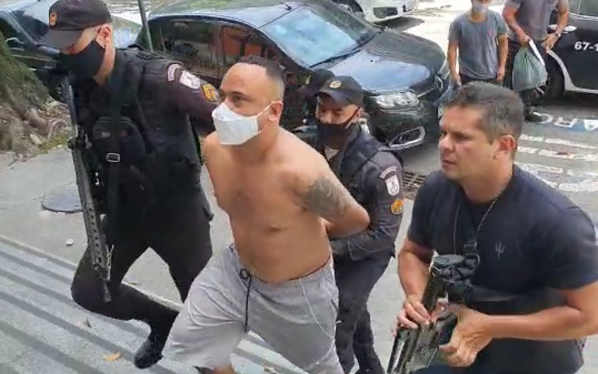 Polícia prende vigilante de banco suspeito de integrar o tráfico de drogas na Tijuca