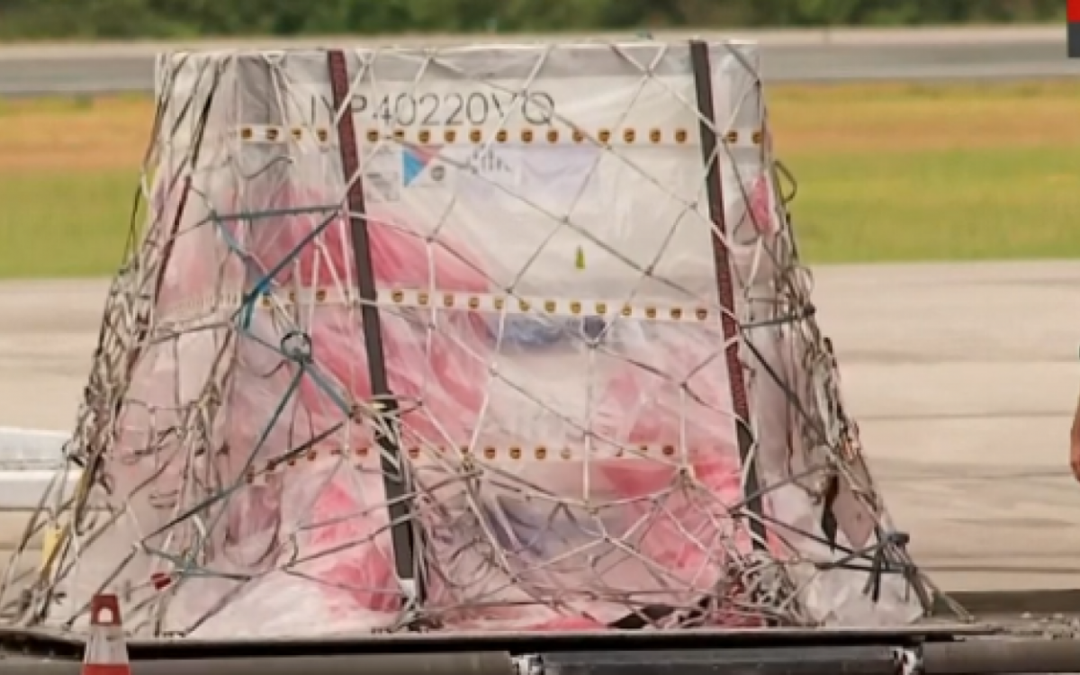 Insumo da vacina de Oxford chega ao Rio