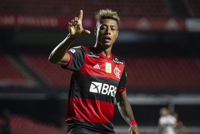 Bruno Henrique celebra bicampeonato brasileiro pelo Flamengo: 'Outro patamar mesmo'