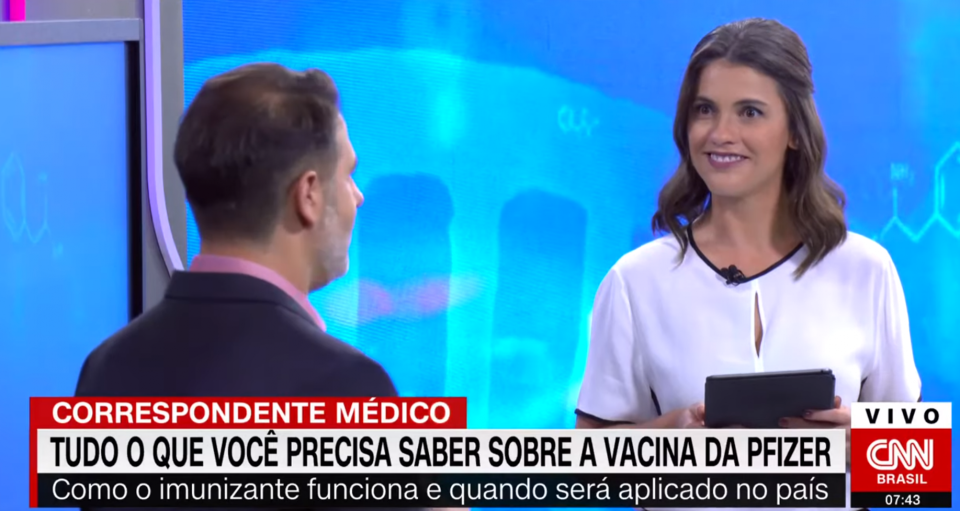 Elisa Veeck e Fernando Gomes (de costas) - Reprodução/CNN Brasil