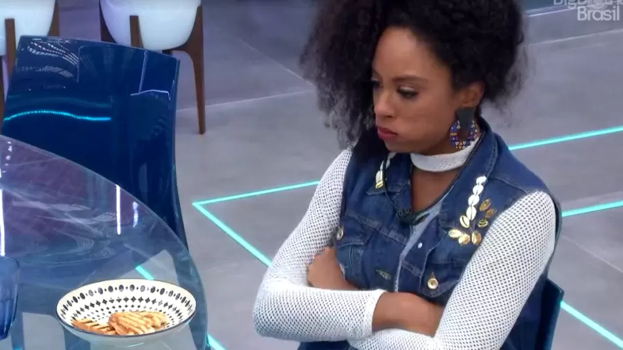 Lumena se irritou com Fiuk na madrugada desta ter&ccedil;a-feira