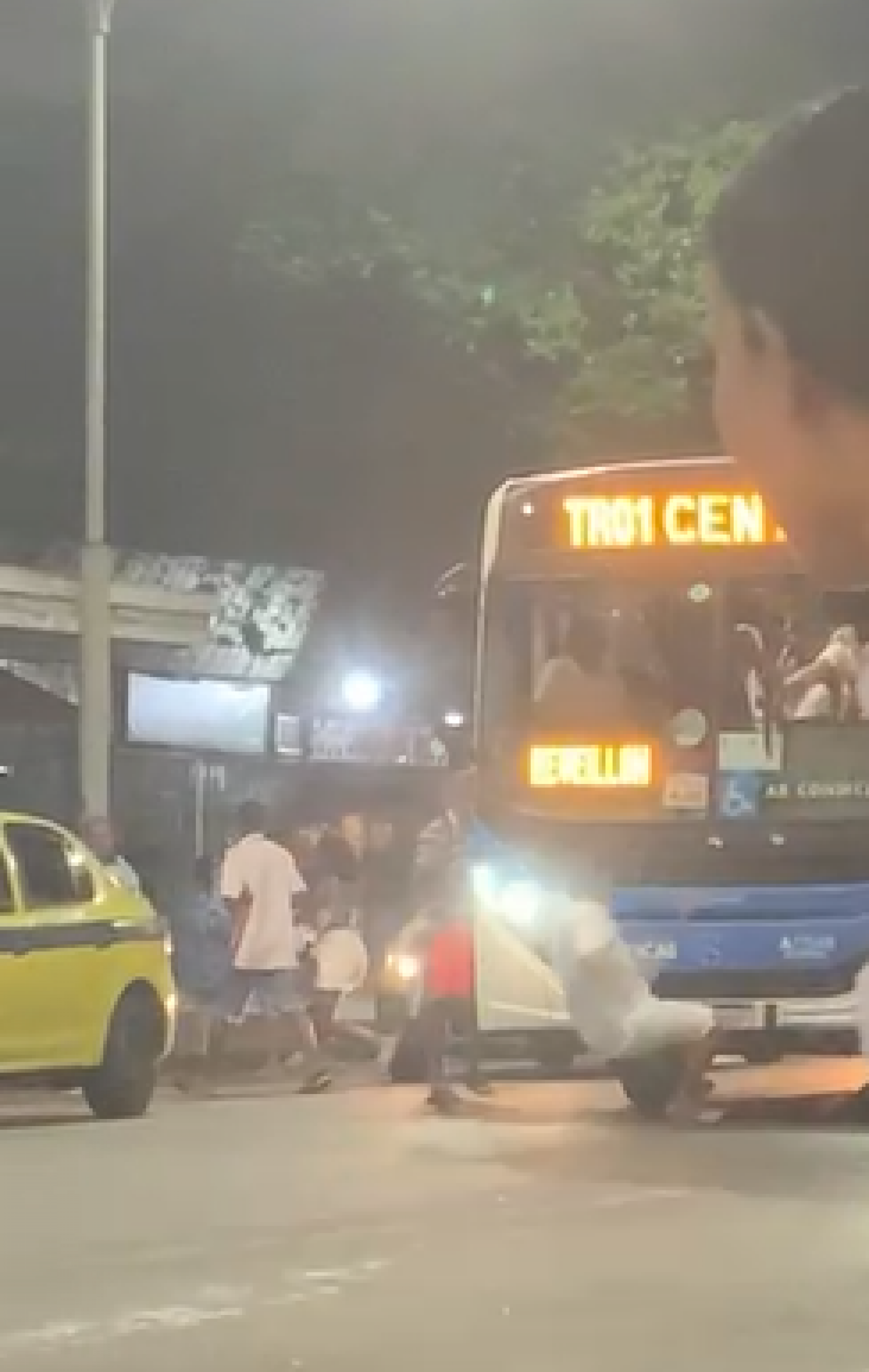 V&iacute;deo mostra momento em que homem &eacute; atropelamento na Avenida Nossa Senhora de Copacabana, na Zona Sul do Rio, logo ap&oacute;s o r&eacute;veillon