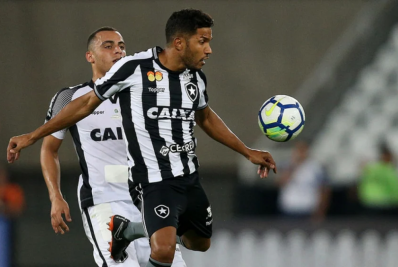 Ex-zagueiro do Botafogo anuncia aposentadoria do futebol aos 30 anos