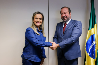 Ministra do Turismo e o de Minas e Energia buscam democratizar acesso da população à aviação civil