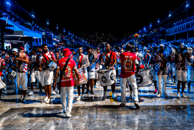 Viradouro invoca povo de Niterói para homenagear santa africana em ensaio técnico do Rio Carnaval 2023