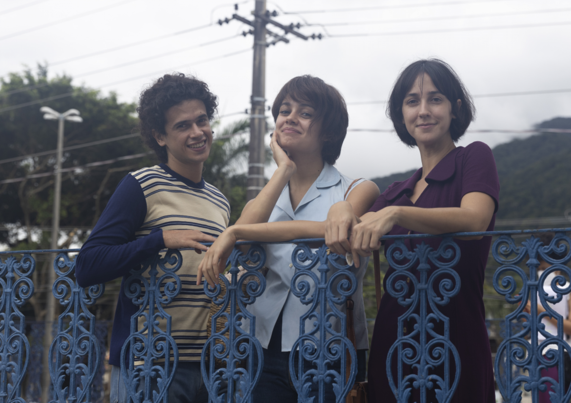 Rodrigo Lelis, Sophie Charlotte e Camila Márdila como Caetano Veloso, Gal Costa e Dedé Gadelha - Reprodução Internet