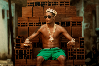 Polícia faz buscas na casa de MC Poze do Rodo após denúncia de agressão contra ex-empresário