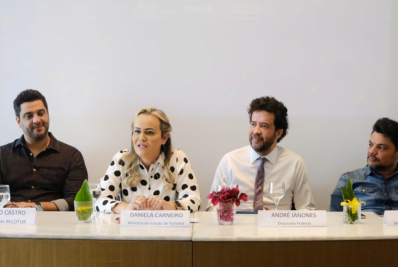 Ministra do Turismo se reúne com setor de turismo de Minas Gerais