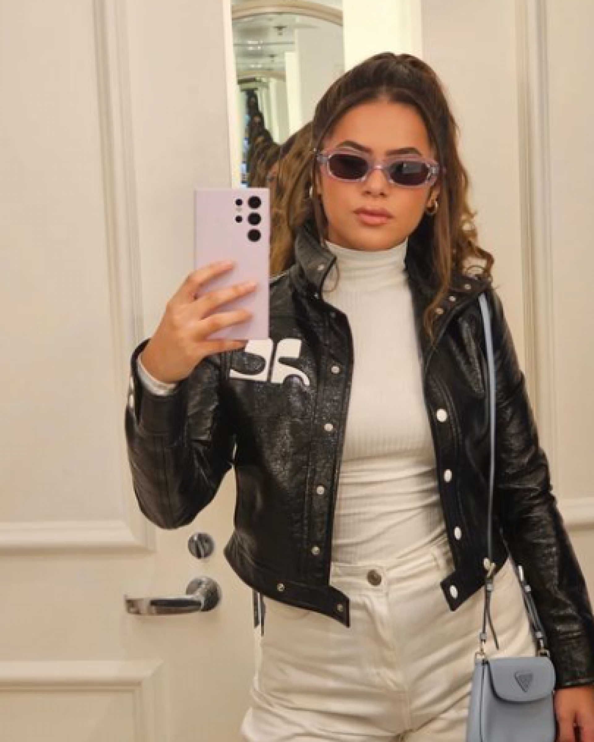 Maisa compartilha registros da viagem para Los Angeles - Reprodução Internet