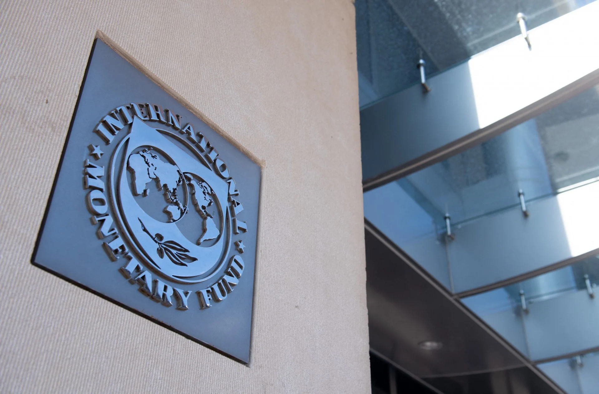 FMI destaca resiliência da economia brasileira e projeta PIB de 2,5%
