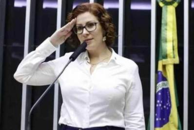 Carla Zambelli é denunciada por injúria ao STF