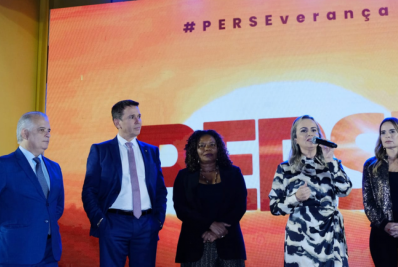 Ministra do Turismo prestigia cerimônia que destaca recuperação do setor de eventos