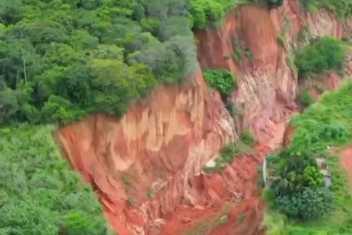 Chuvas provocam cratera de 70 m de profundidade no Maranhão