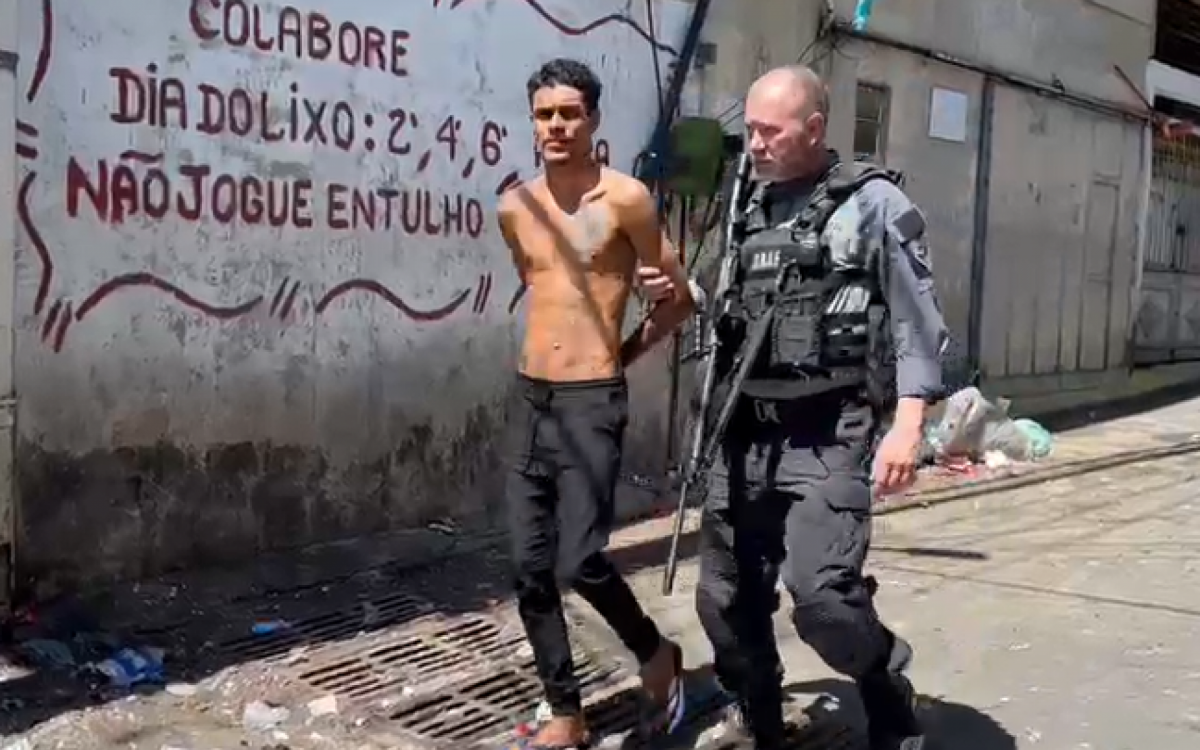 Matheus da Conceição dos Santos, de 25 anos, conhecido como Caveirinha, foi preso nesta sexta-feira (30)