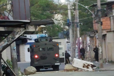 Cidade de Deus é alvo de operação; policiais atuam também em outras comunidades do Rio