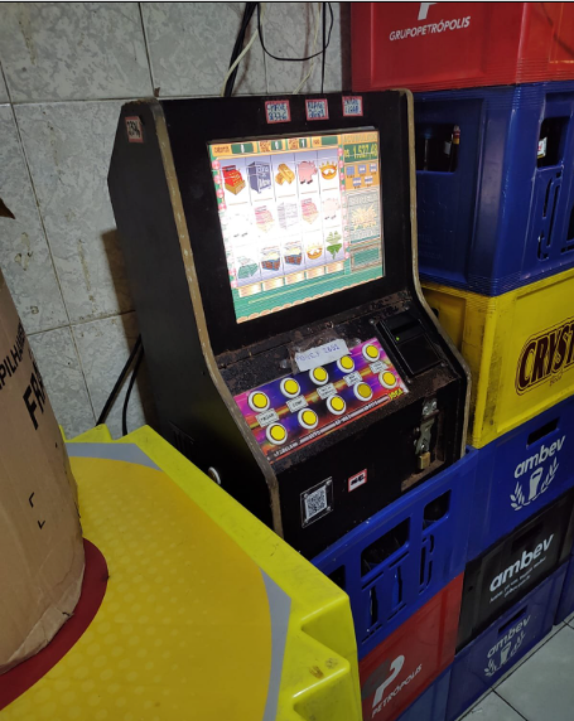 M&aacute;quinas ca&ccedil;a-n&iacute;queis foram apreendidas em Copacabana