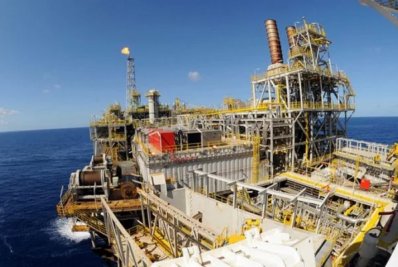 Petróleo fecha em queda, com mercado preocupado com demanda e arrefecimento de risco por Israel