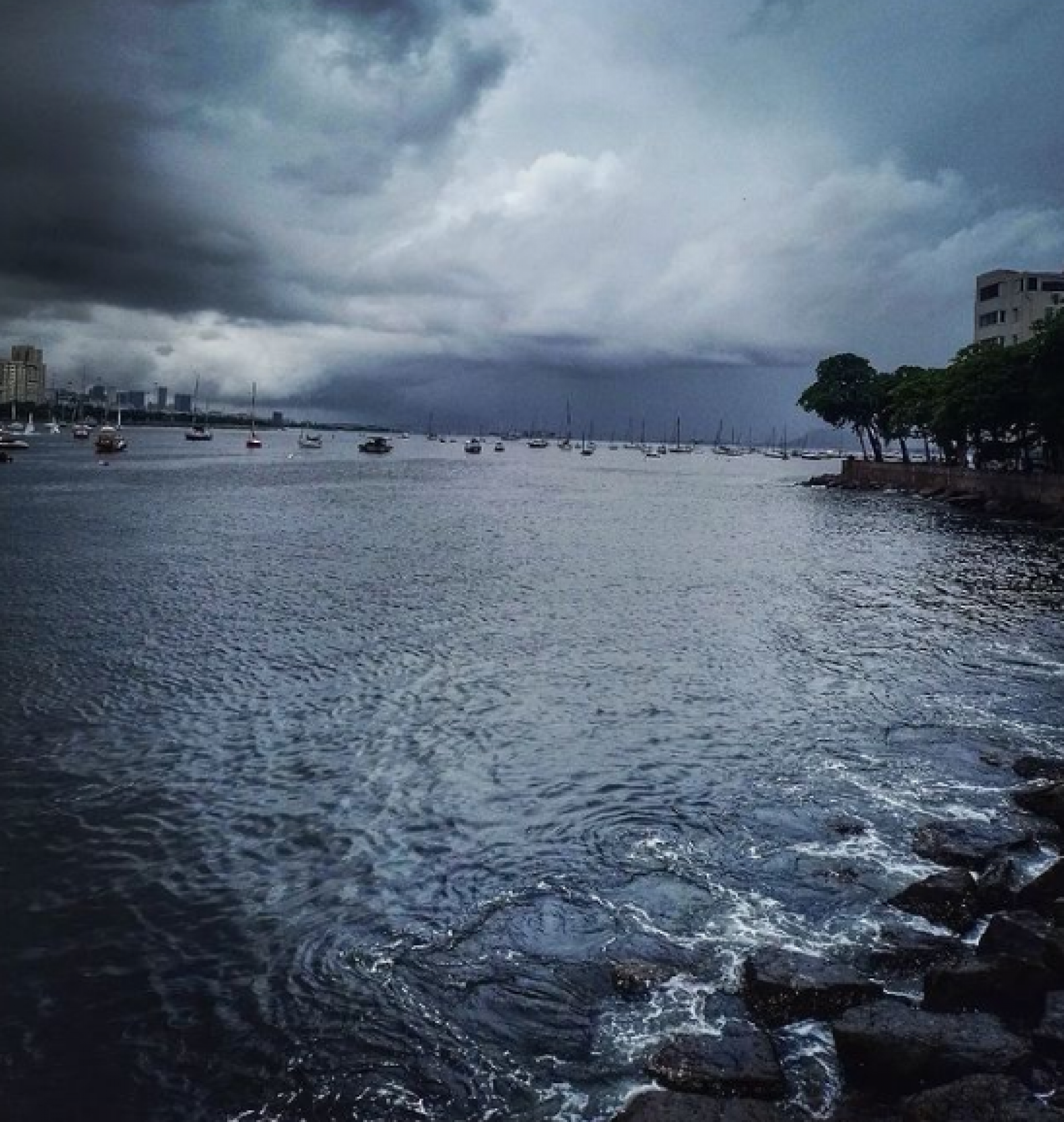 Quarta-feira será de chuva fraca a moderada isolada, podendo ser localmente forte, ao longo do dia
 - Reprodução/Centro de Operações Rio