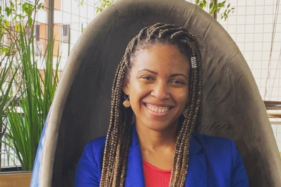 Advogada morre após parada cardíaca durante voo para os Estados Unidos