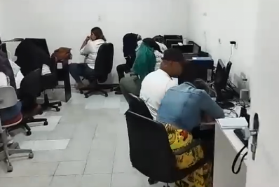 Polícia prende 14 pessoas e desarticula call center do crime em São Gonçalo