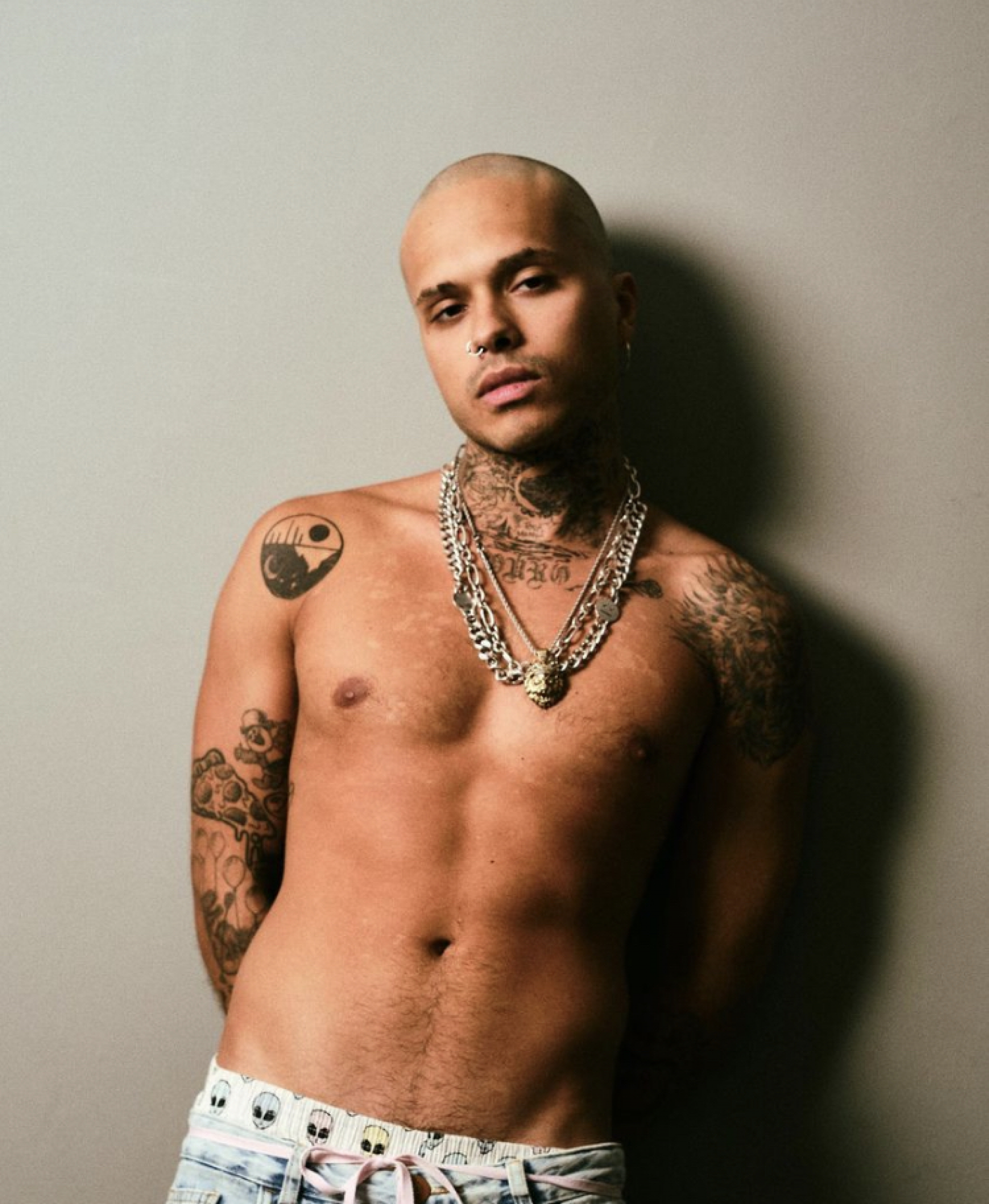 Vitão abandonou o cabelo cacheado e surgiu careca ao promover lançamento de novo álbum - Divulgação