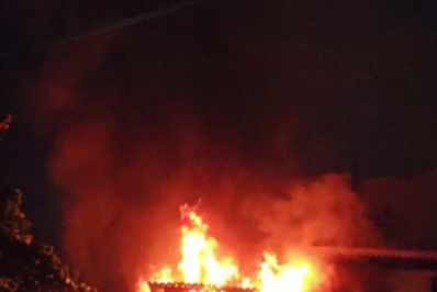 Prédio pega fogo em Botafogo; chamas tomaram conta do terraço