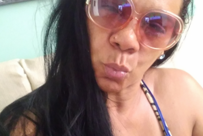 Polícia investiga morte de mulher após comer bombons que ganhou de presente