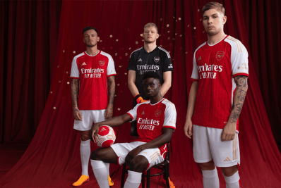 Arsenal apresenta uniforme para a temporada 2023/24; confira