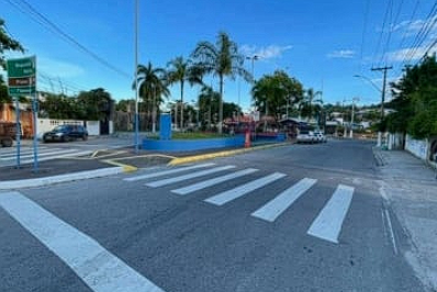 Carro é invadido e tem pertences furtados em Maricá