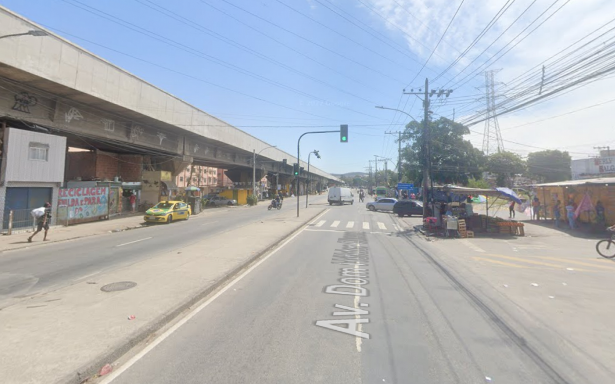 Avenida dos Democr&aacute;ticos, na altura de Manguinhos