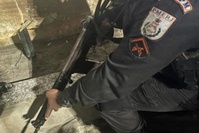PM apreende granada em varredura no morro da Lambicada