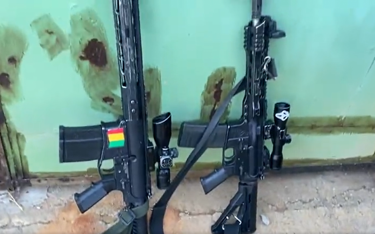 Dois fuzis apreendidos na opera&ccedil;&atilde;o 