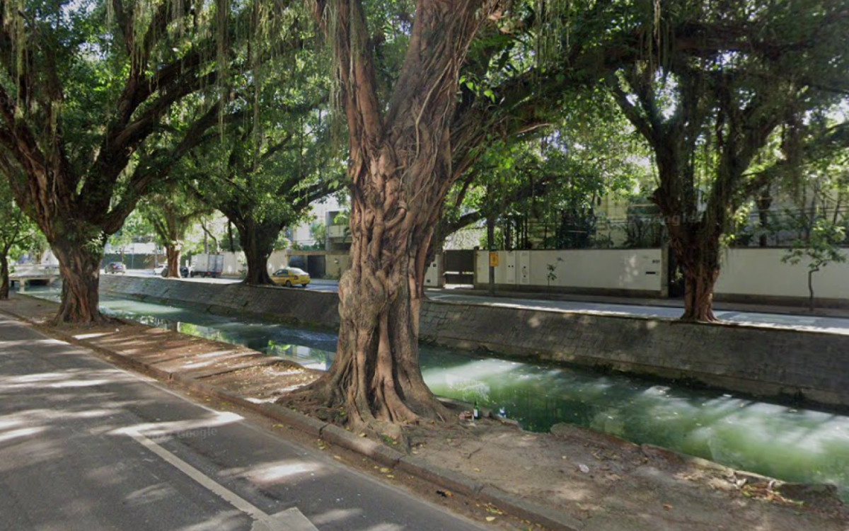 Canal da Avenida Visconde de Albuquerque, no Leblon, Zona Sul do Rio