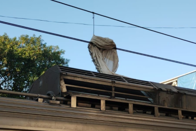 Lençol na rede aérea da SuperVia prejudica circulação de trens