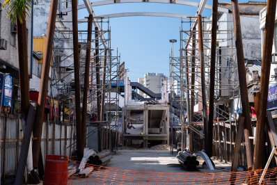 Obras de instalação da passarela no Calçadão da Mirandela são vistoriadas em Nilópolis