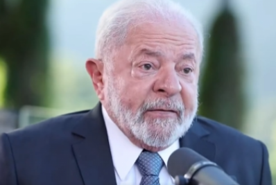 Lula critica uso abusivo do celular e veta uso durante reuniões