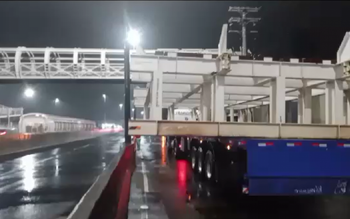 Equipes da CET-Rio estavam no local