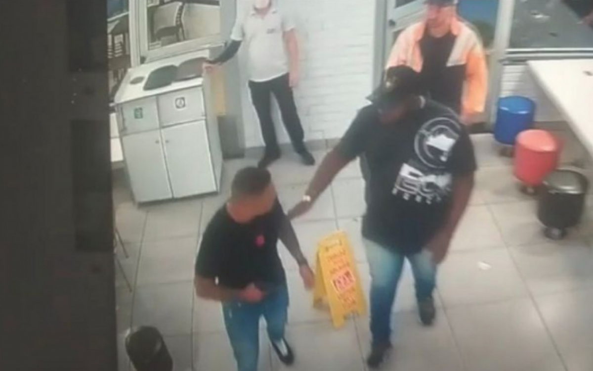 Ap&oacute;s a discuss&atilde;o, Paulo C&eacute;sar entrou na loja e atirou contra o funcion&aacute;rio