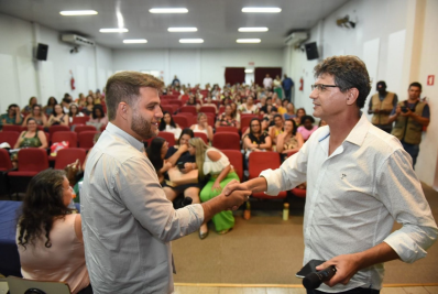 Lei da nova gratificação dos diretores escolares vale a partir de agosto