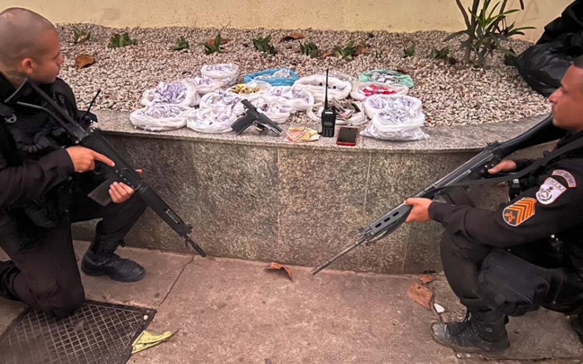 Material apreendido durante operação na comunidade do Castelar