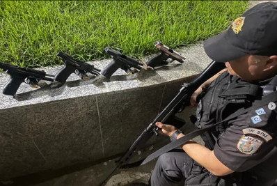 PM apreende 4 pistolas e munições no Nova Aurora em Belfrod Roxo